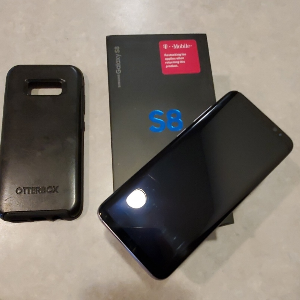 Samsung Galaxy S8 with Otterbox case